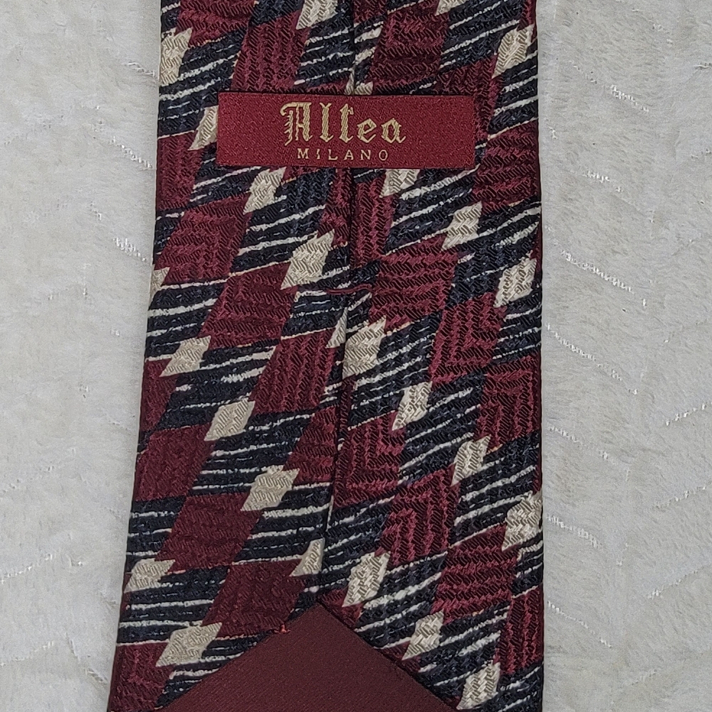 Burgundy and Black Patterned Tie